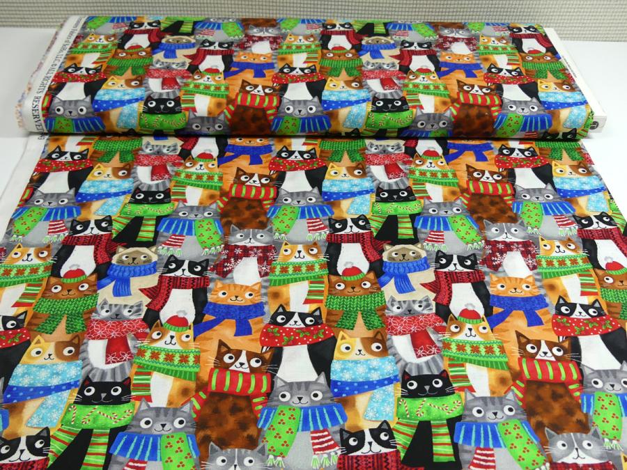 Preview: Patchworkstoff mit Katzen mit bunten Schals von Timeless Treasures